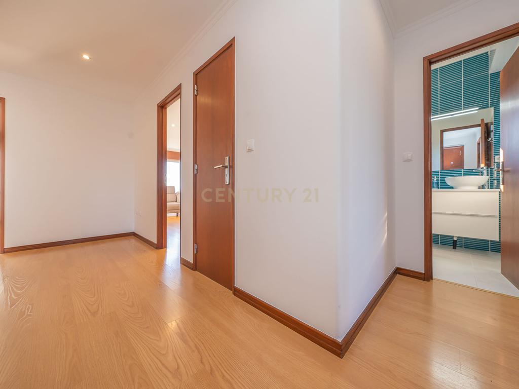 Apartamento T3 com Varanda e vista Panorâmica para o Rio Sado - Image 9