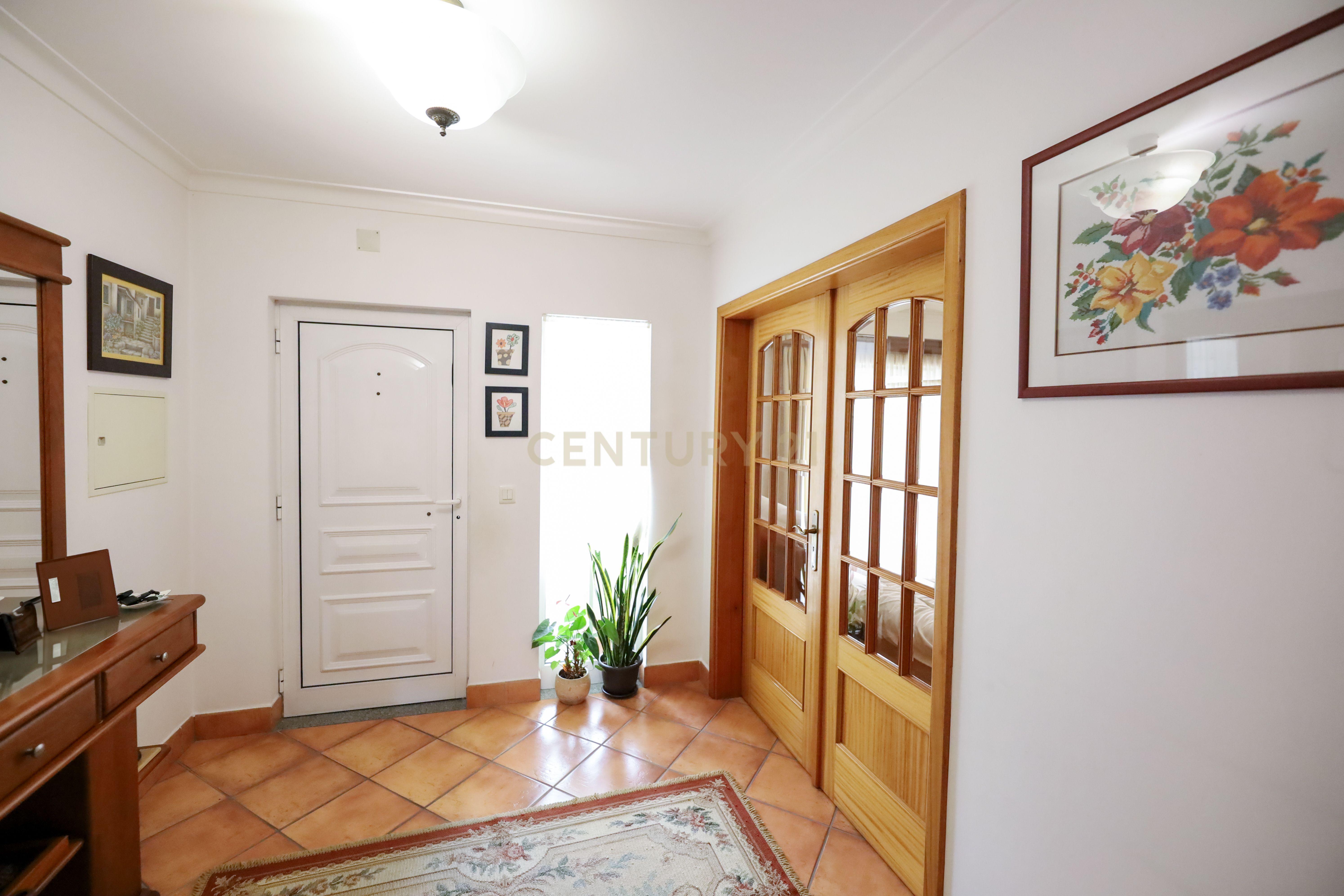 Moradia T4 de gaveto - Image 5