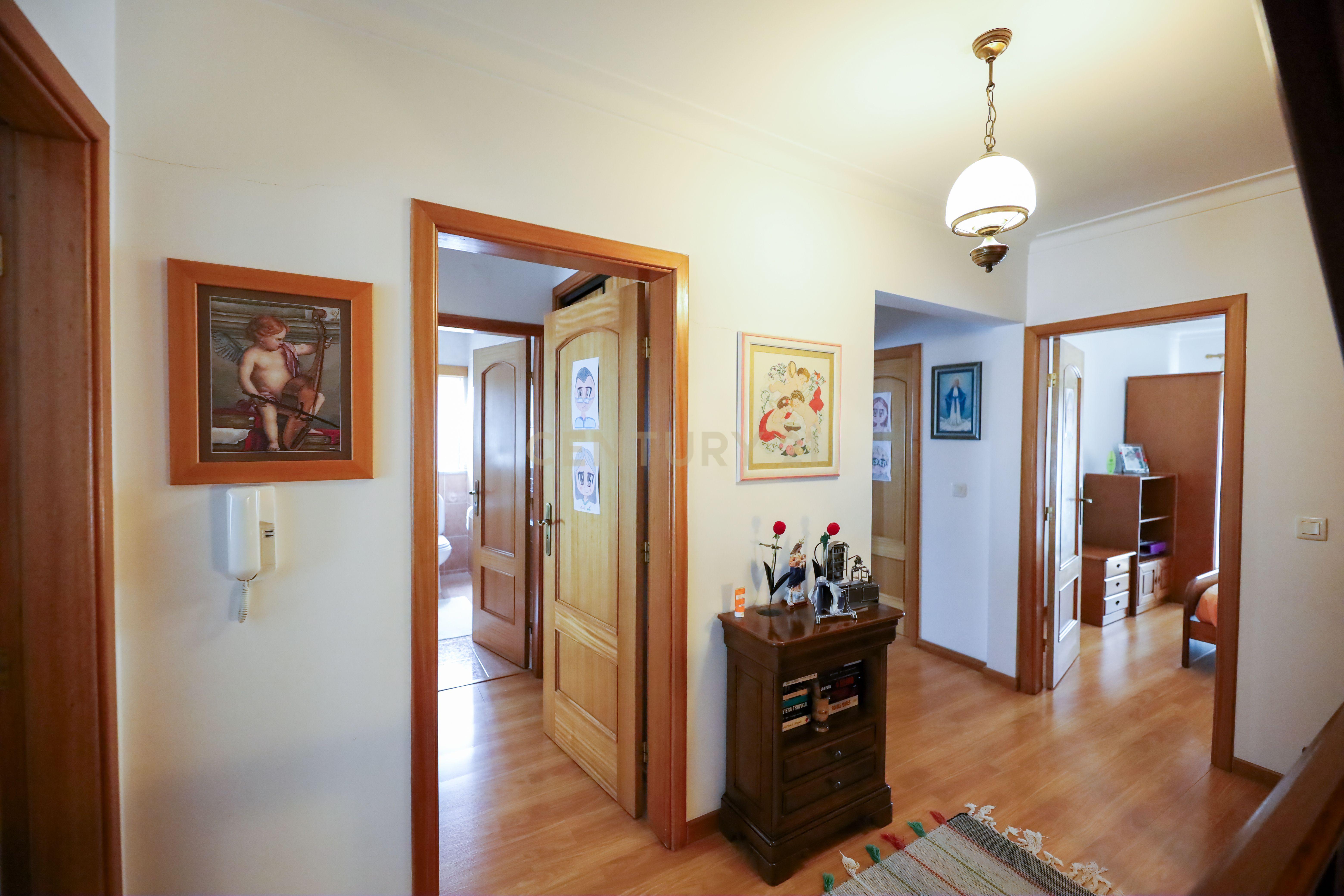 Moradia T4 de gaveto - Image 6