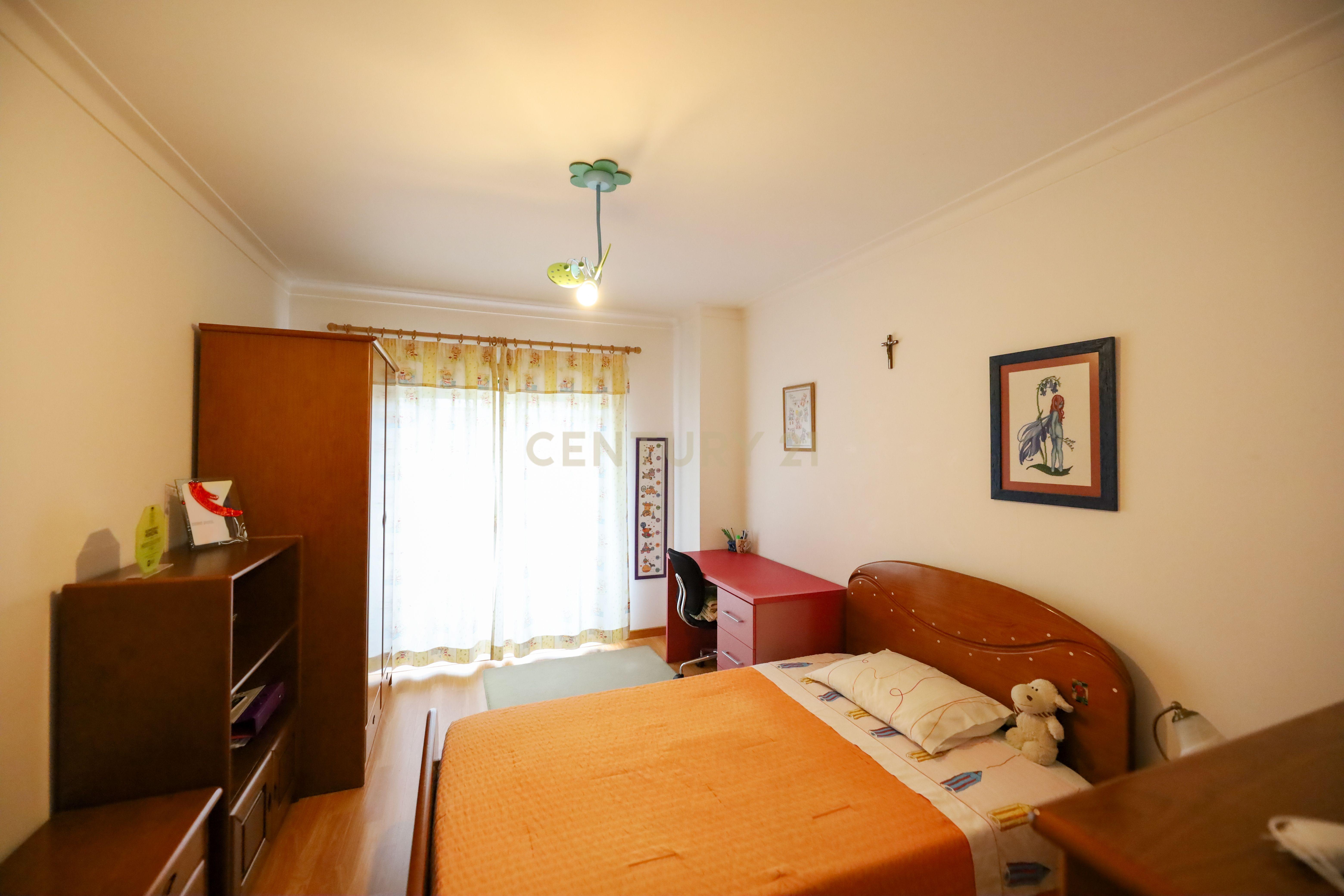 Moradia T4 de gaveto - Image 10