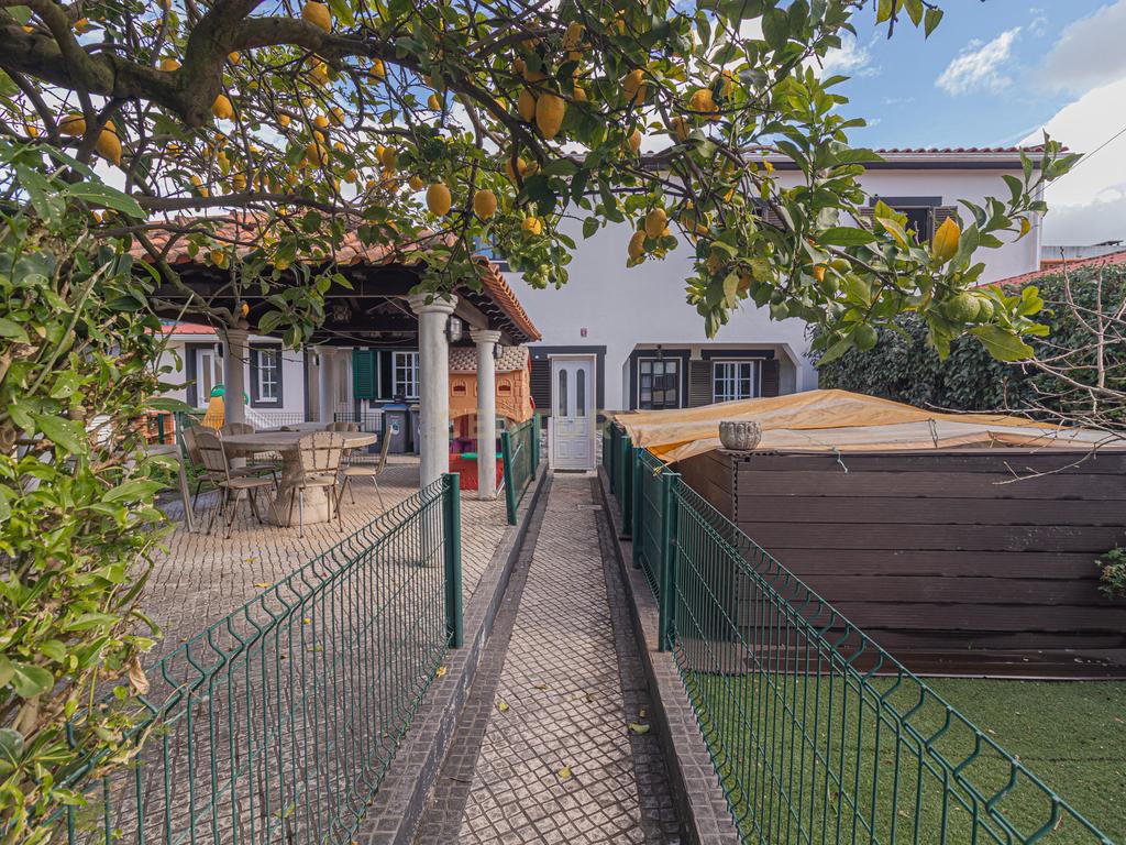 Moradia isolada T3 à venda na rua Zéca Afonso Aroeira - Image 6