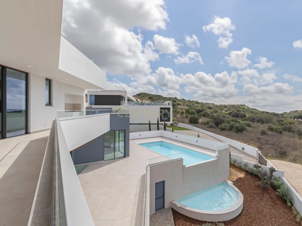 Luxuosa moradia T4 e vista mar, Porto de Mós, Lagos, Portugal - Image 2