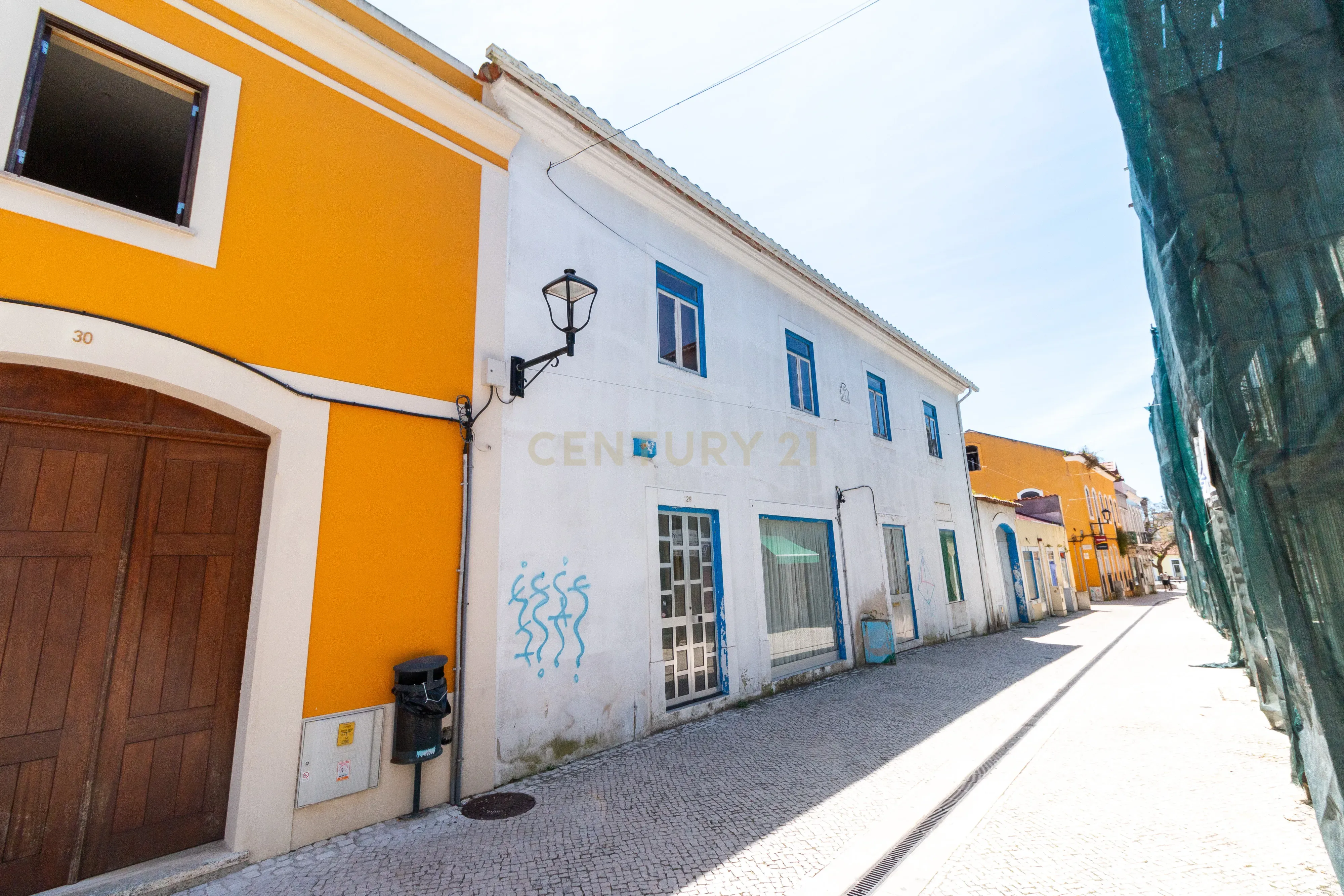 Edifício no Centro Histórico de Marinha Grande, habitação e comércio - Image 19