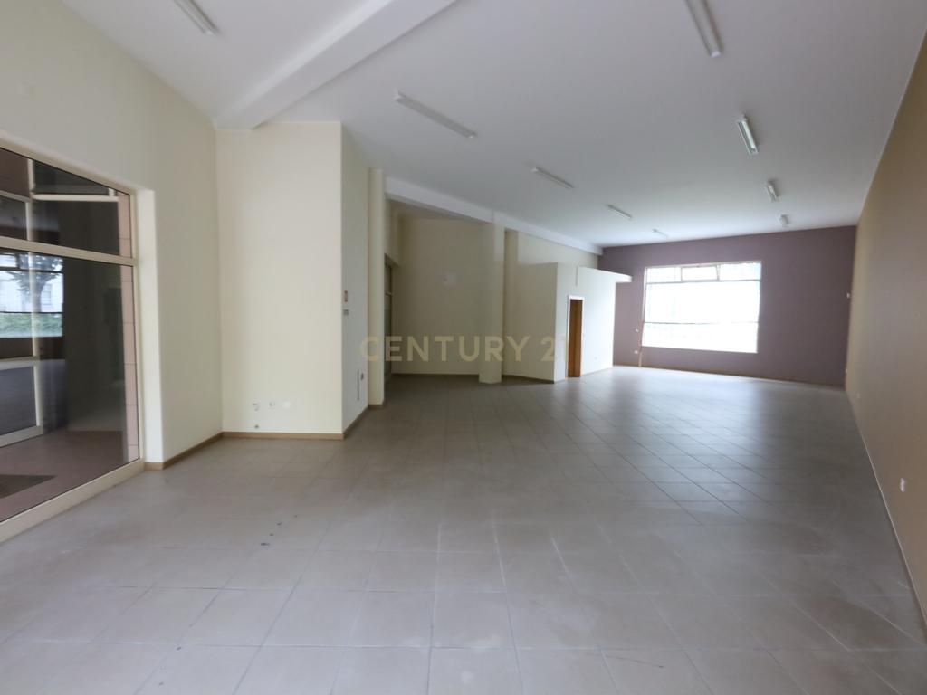 Loja comercial no centro de Viseu - Image 4