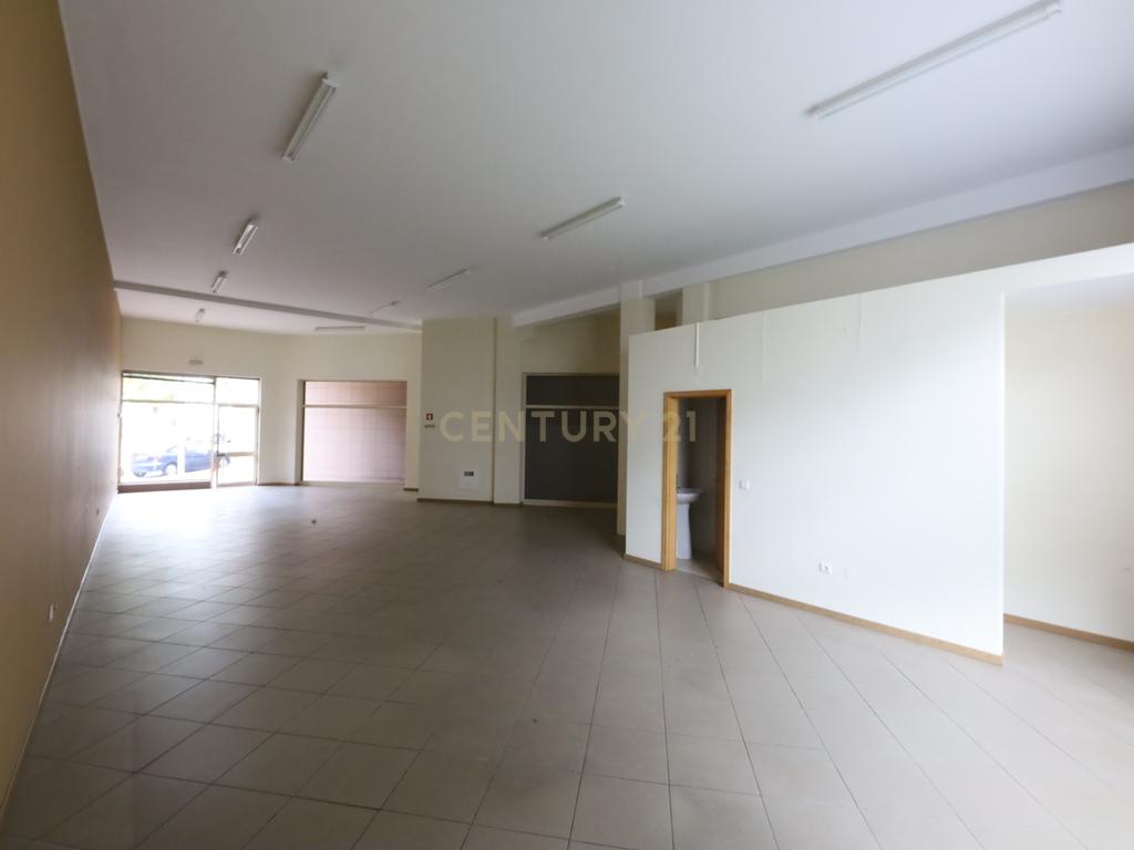 Loja comercial no centro de Viseu - Image 1