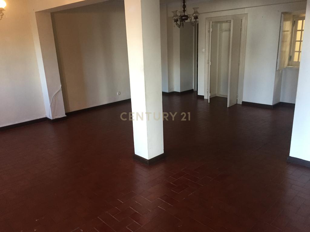Moradia T4 em São Sebastião - Image 2