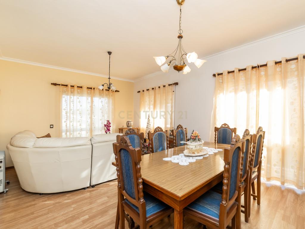 Prédio em São Martinho do Bispo - Image 18