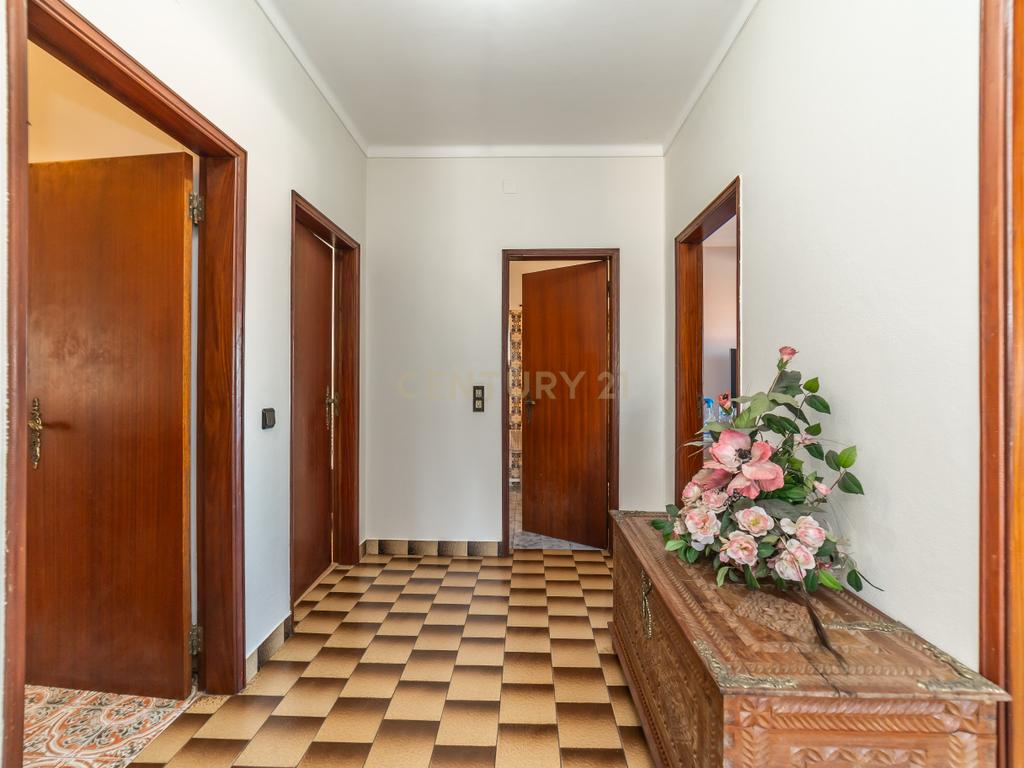 Prédio em São Martinho do Bispo - Image 22