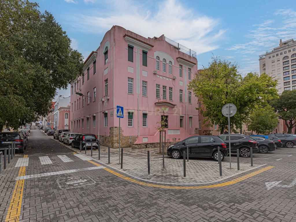 Apartamento T7 na Av. Magalhães de Lima em Lisboa - Image 89