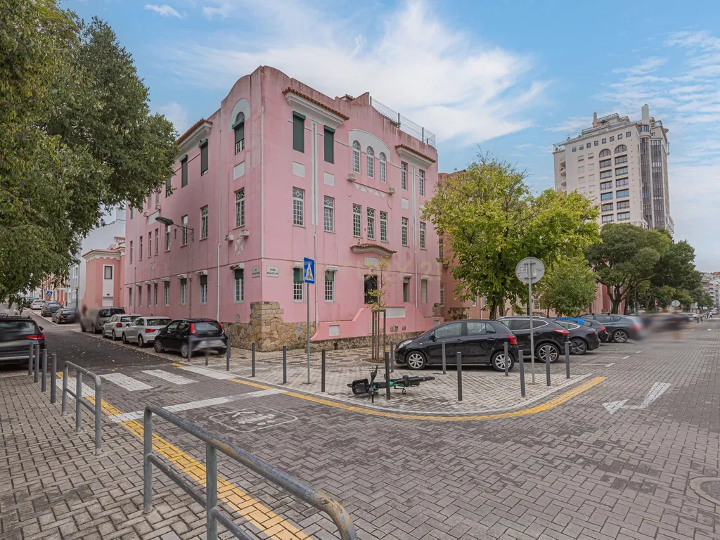 Apartamento T7 na Av. Magalhães de Lima em Lisboa - Image 88