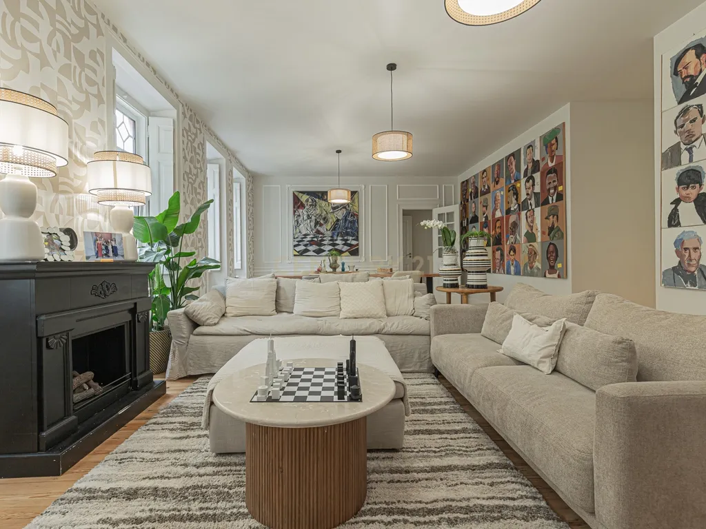 Apartamento T7 na Av. Magalhães de Lima em Lisboa - Image 1