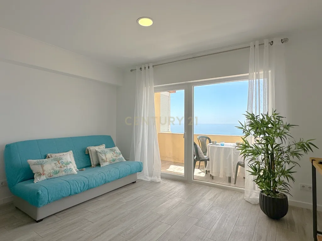 Apartamento T1, com Piscina, Parqueamento e Vista Mar - Image 17