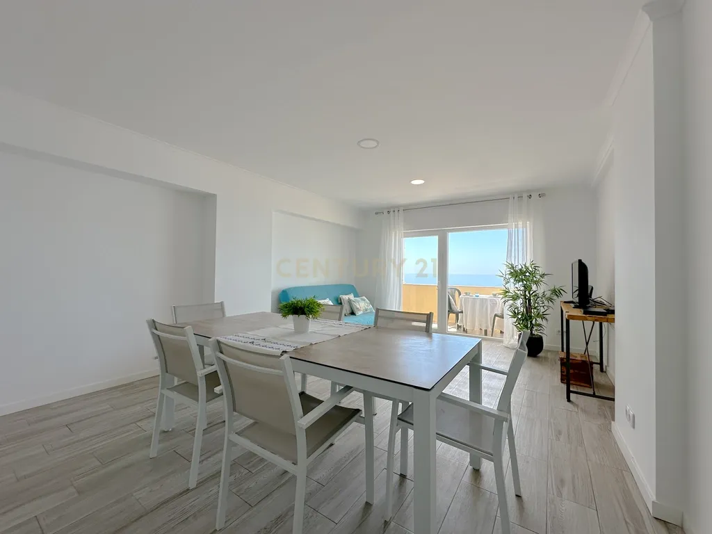 Apartamento T1, com Piscina, Parqueamento e Vista Mar - Image 14
