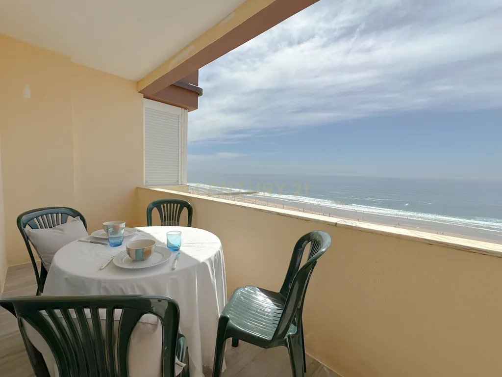 Apartamento T1, com Piscina, Parqueamento e Vista Mar - Image 15