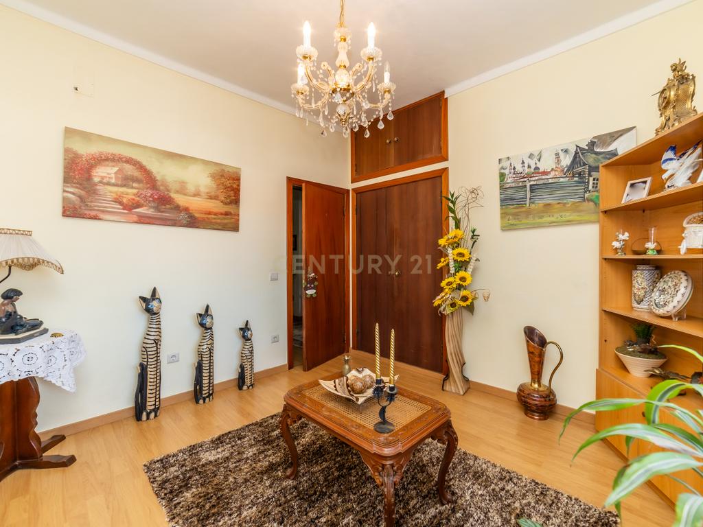 Prédio em São Martinho do Bispo - Image 7