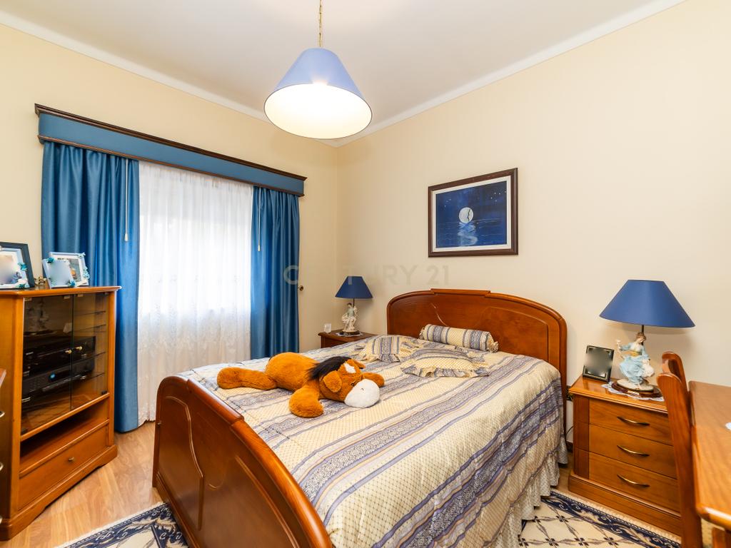 Prédio em São Martinho do Bispo - Image 15