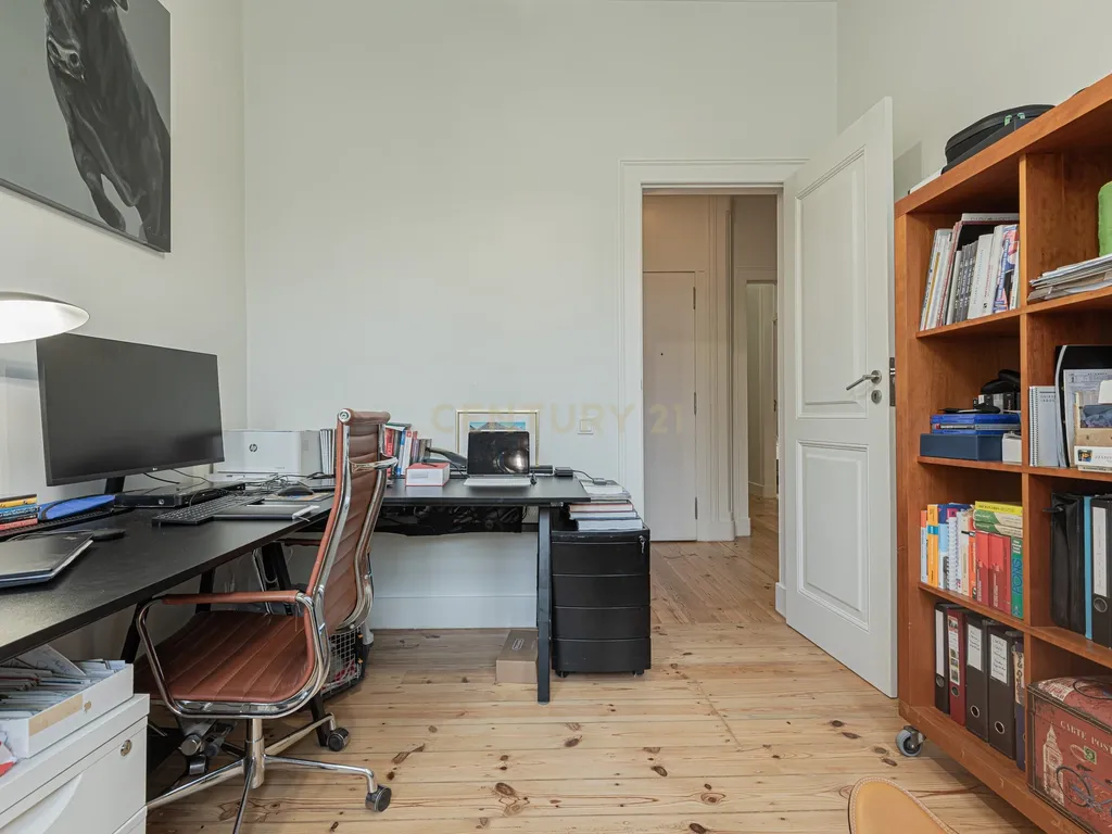 Apartamento T7 na Av. Magalhães de Lima em Lisboa - Image 17