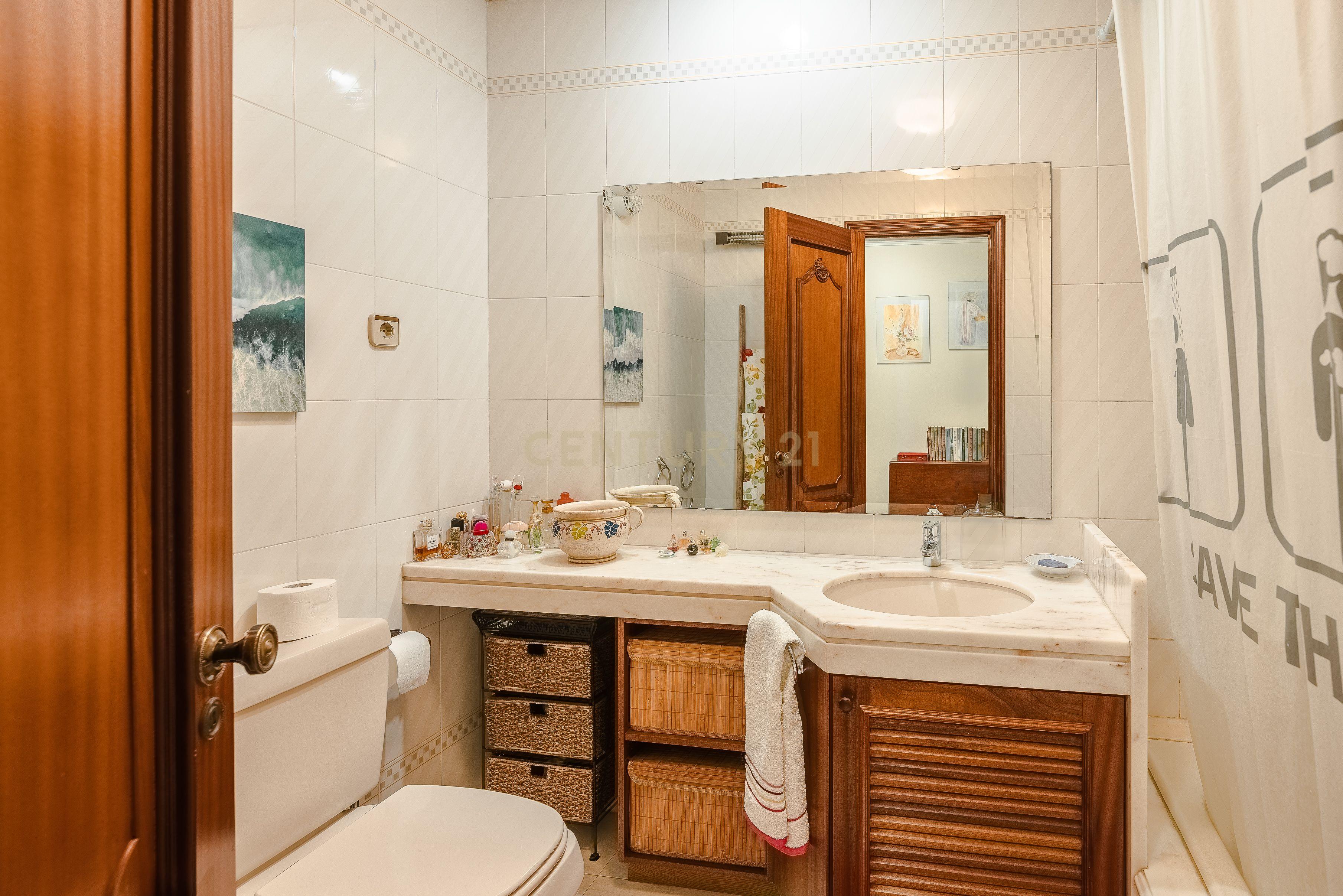 Apartamento T3 Carnide com 2 lugares de garagem - Image 25