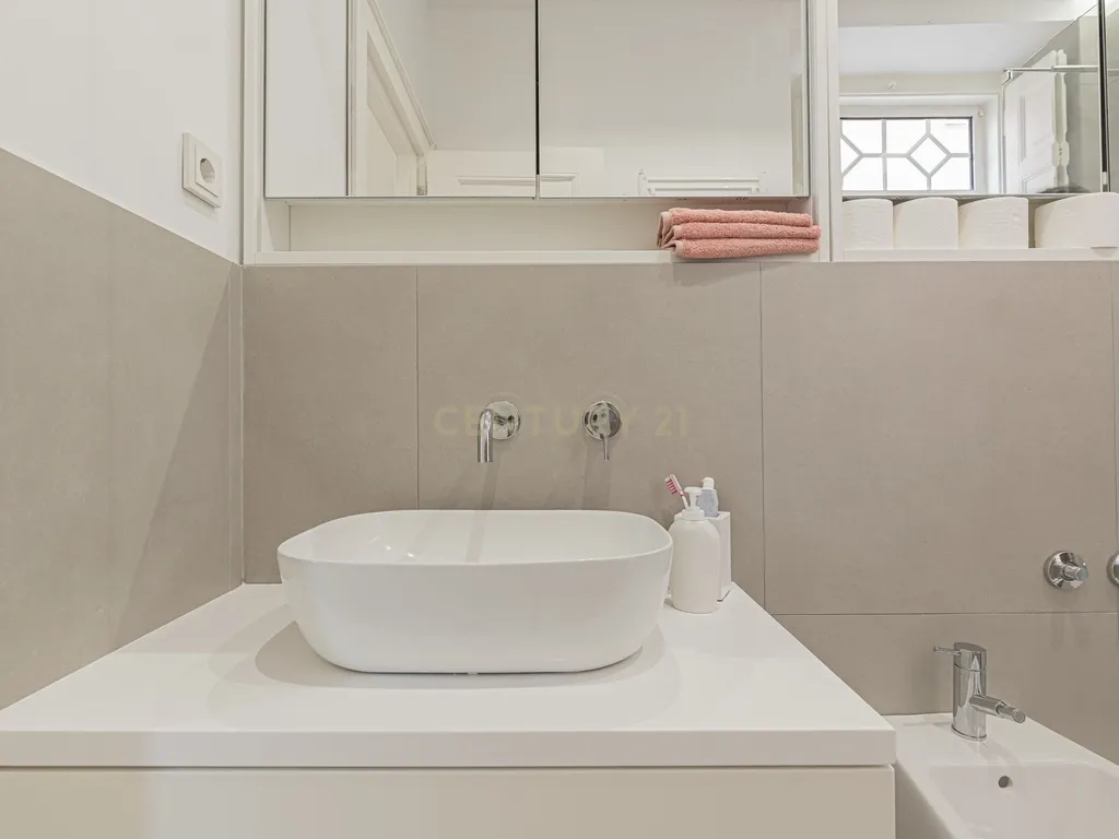 Apartamento T7 na Av. Magalhães de Lima em Lisboa - Image 34