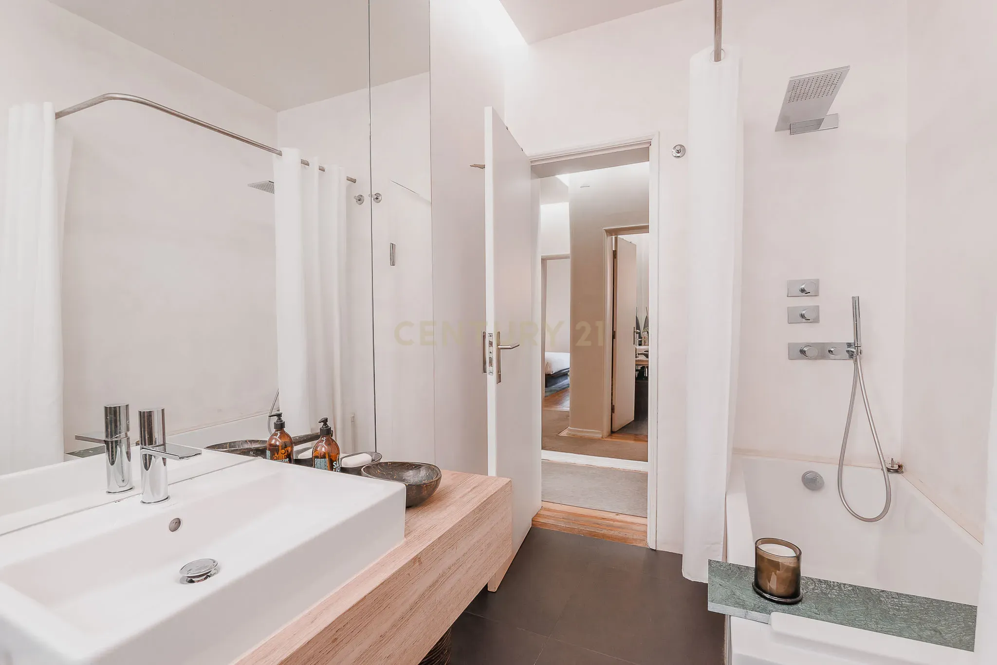 T3 Bairro dos Atores com espaço exterior - Image 25
