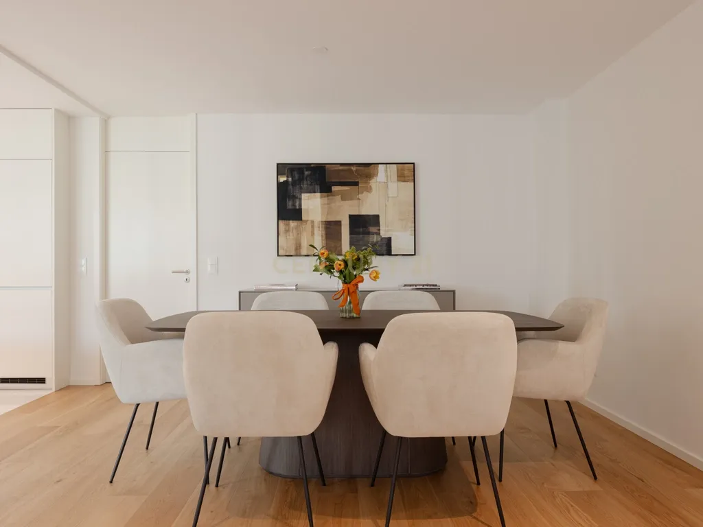 Apartamento de luxo; três suites e três varandas, com uma sala de 40 m2 em plano aberto e uma garagem no coração de Lisboa. - Image 29