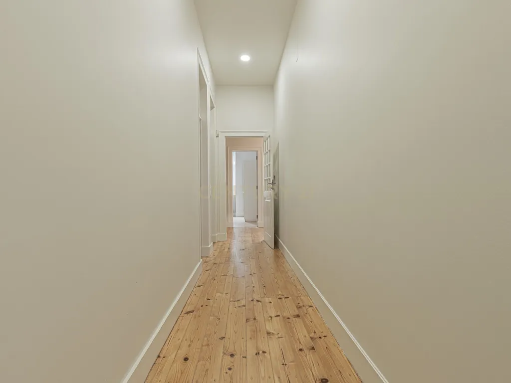 Apartamento T7 na Av. Magalhães de Lima em Lisboa - Image 46