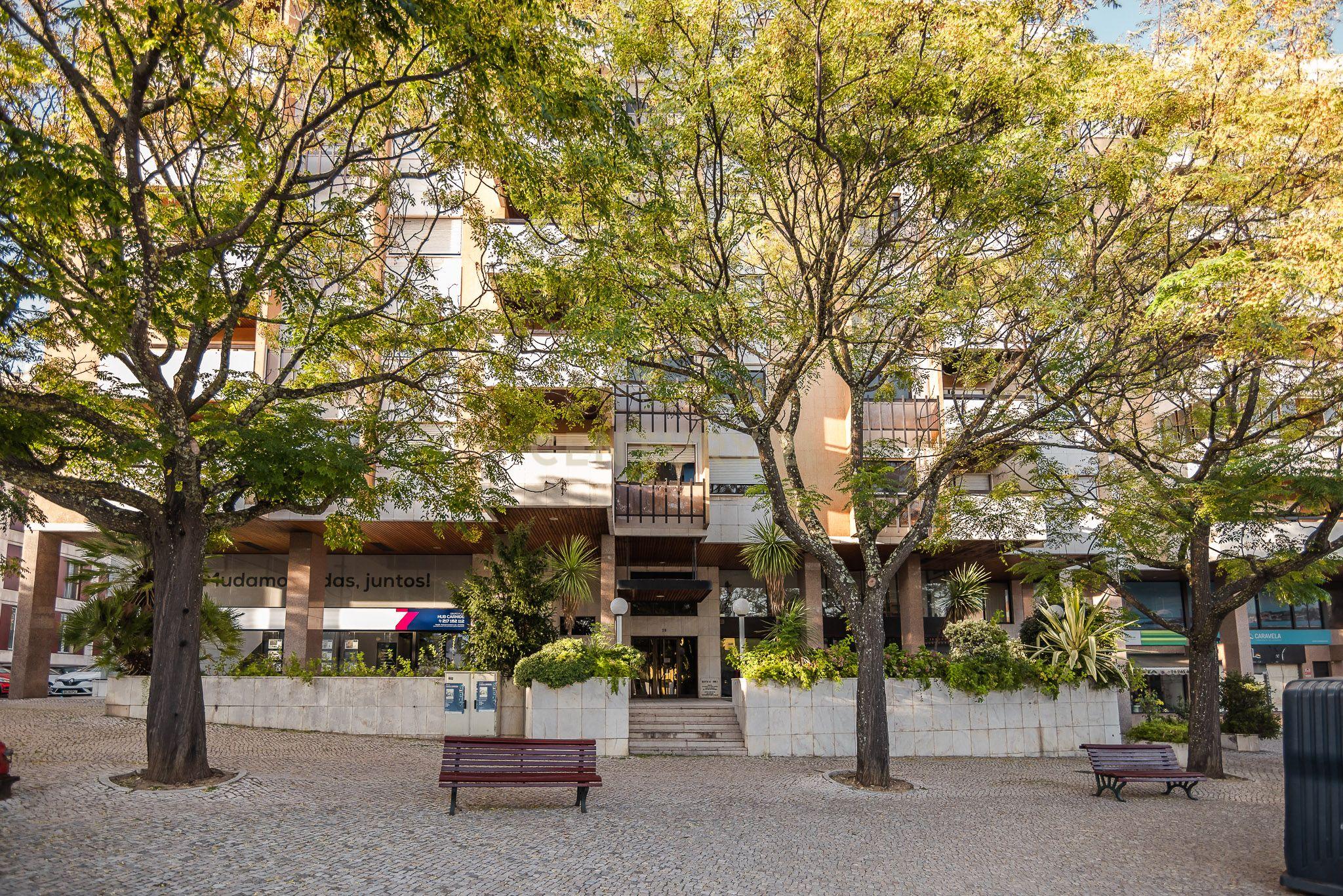 Apartamento T3 Carnide com 2 lugares de garagem - Image 6
