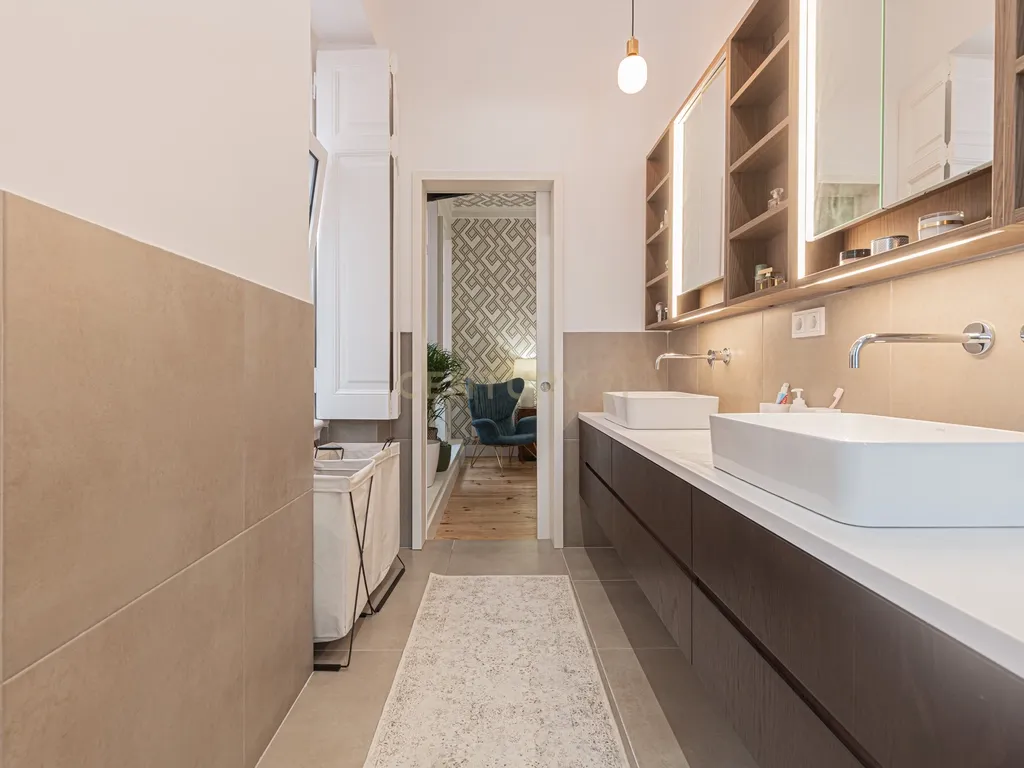 Apartamento T7 na Av. Magalhães de Lima em Lisboa - Image 53