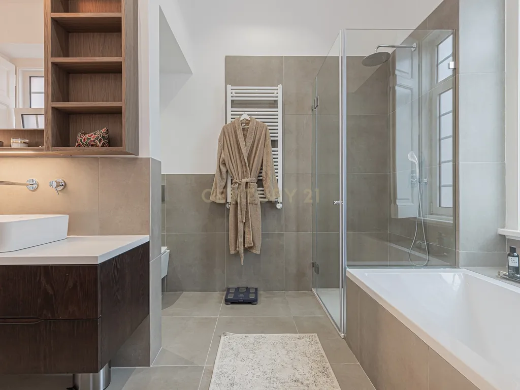 Apartamento T7 na Av. Magalhães de Lima em Lisboa - Image 54