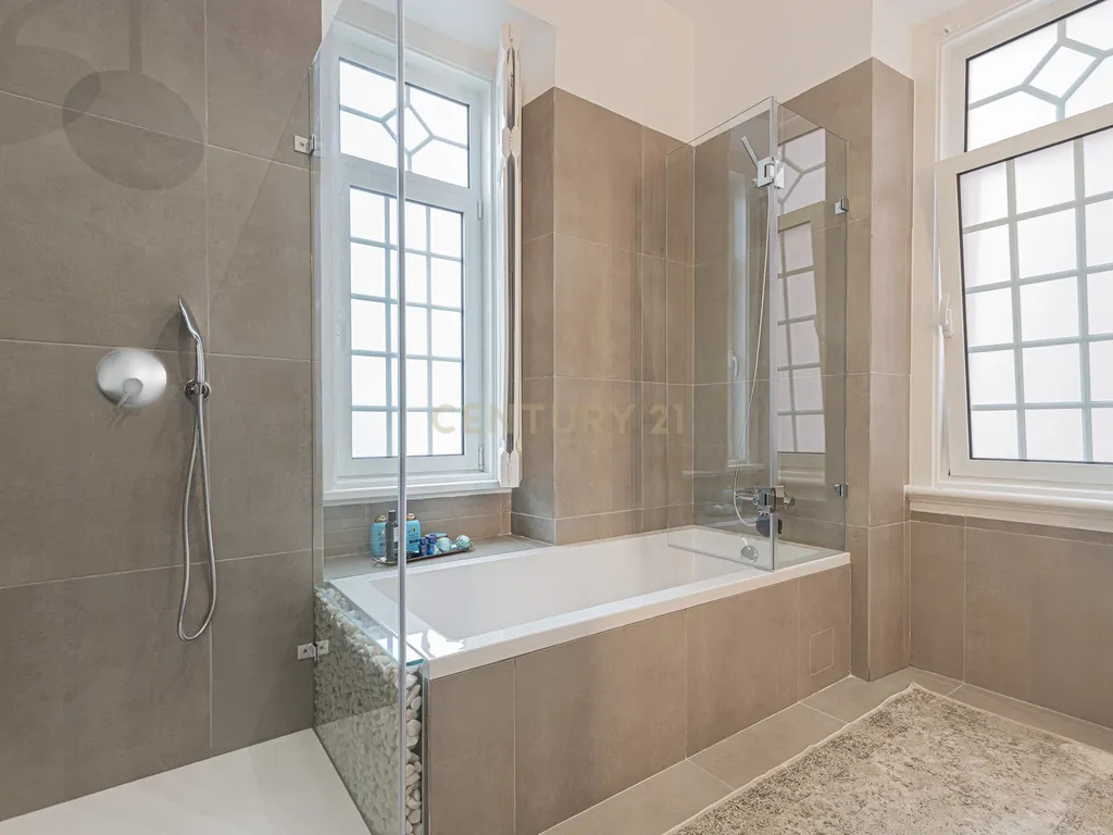 Apartamento T7 na Av. Magalhães de Lima em Lisboa - Image 61