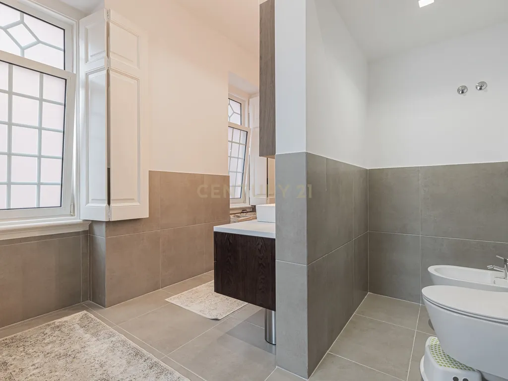 Apartamento T7 na Av. Magalhães de Lima em Lisboa - Image 62