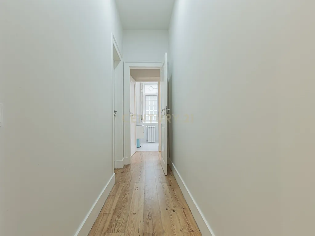 Apartamento T7 na Av. Magalhães de Lima em Lisboa - Image 67