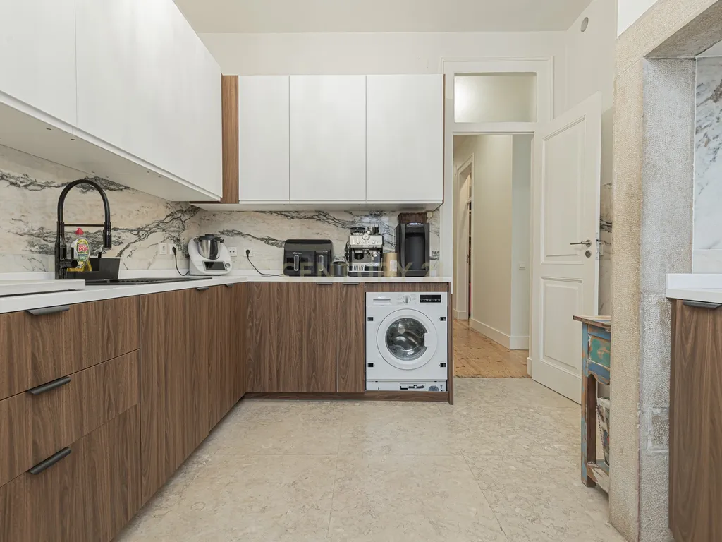 Apartamento T7 na Av. Magalhães de Lima em Lisboa - Image 72