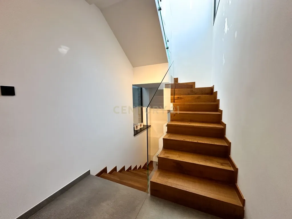 Moradia contemporânea de luxo com vistas panorâmicas em Mijas Costa - Image 12