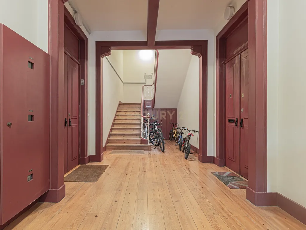 Apartamento T7 na Av. Magalhães de Lima em Lisboa - Image 86