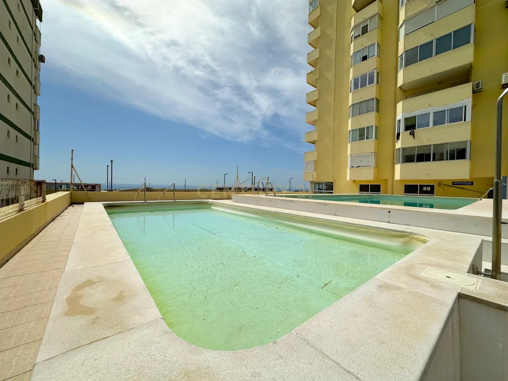 Apartamento T1, com Piscina, Parqueamento e Vista Mar - Image 18
