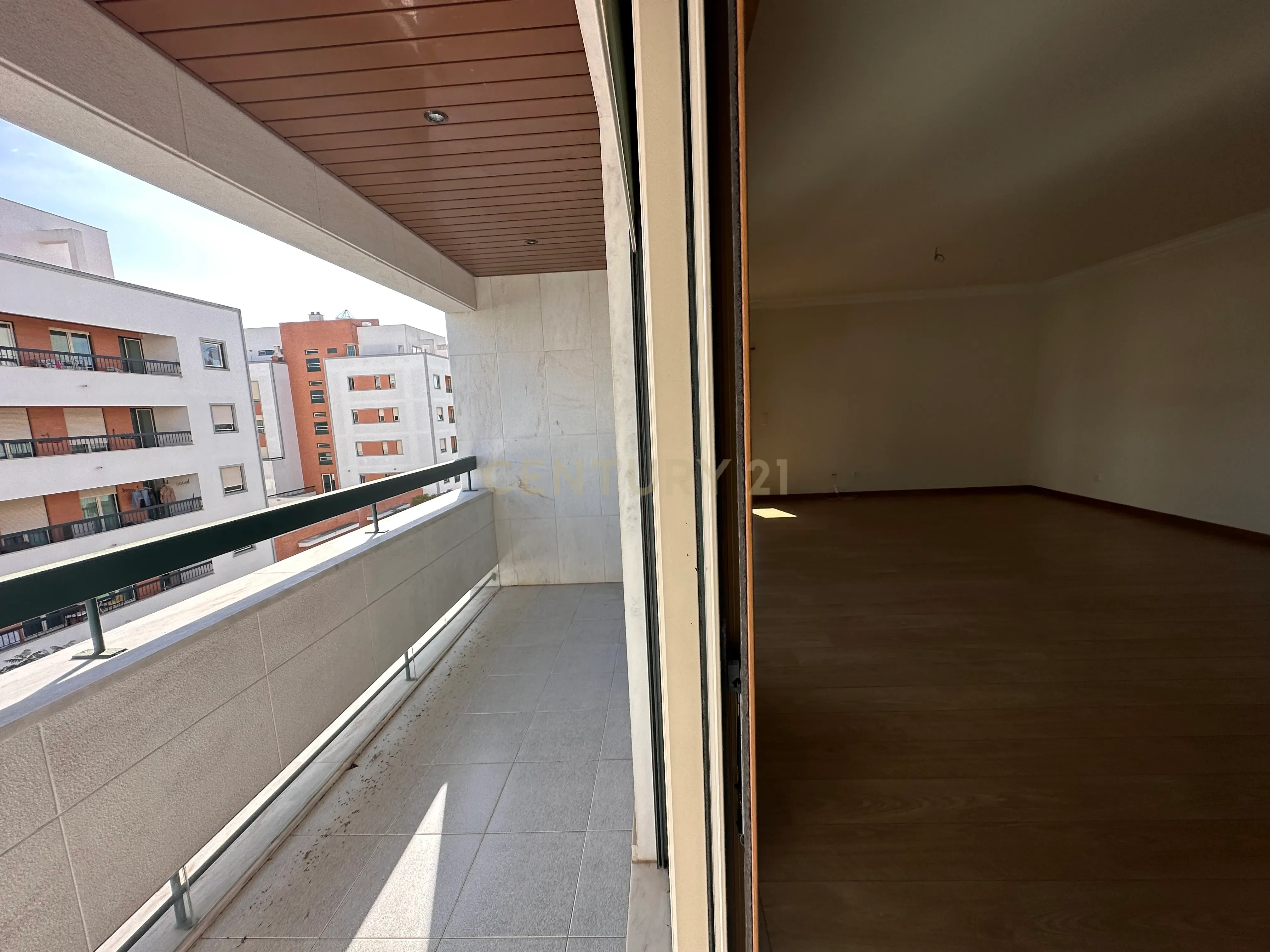 3 Bedroom Apartment in Nova Queijas - View 6