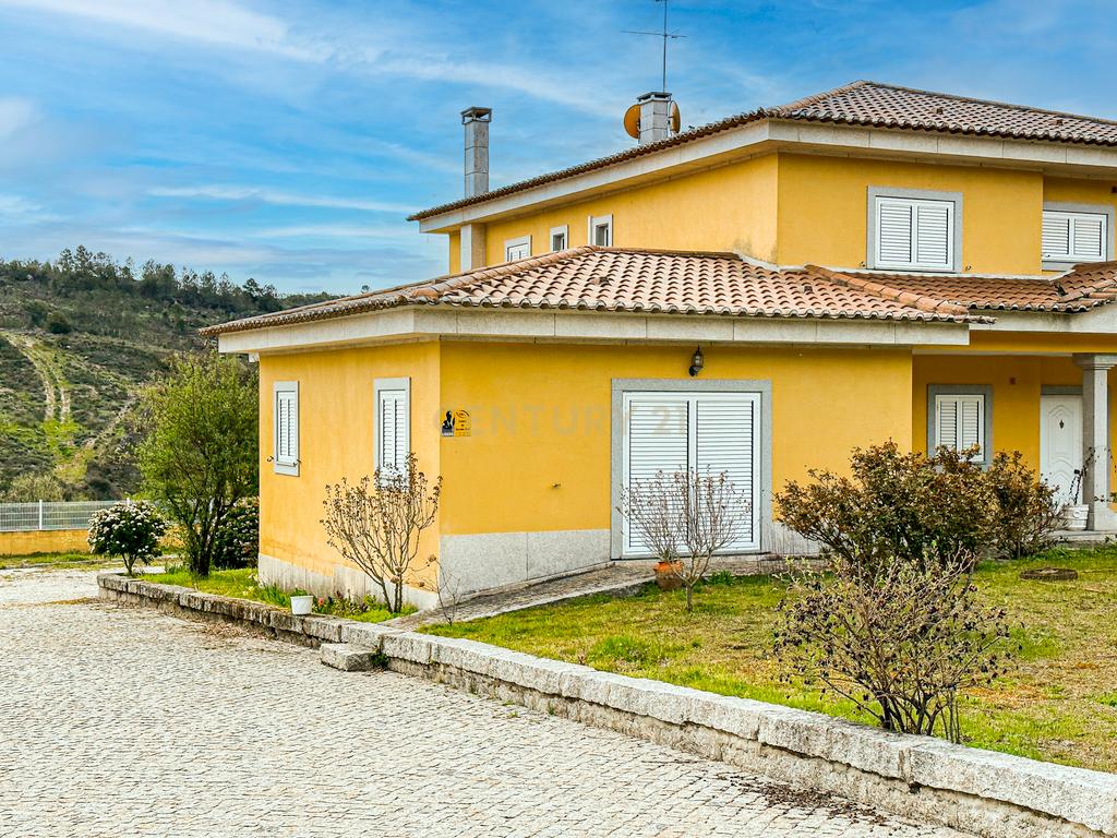 Empreendimento - Quinta com 3,5ha (35.288m²) - Moradia T5, com amendoeiras e oliveiras. Vila Flor - Bragança - Image 6