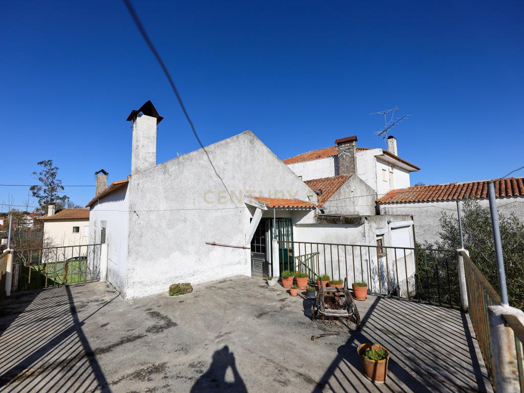 Moradia e anexos em Vila Cortês da Serra - Gouveia - Image 9