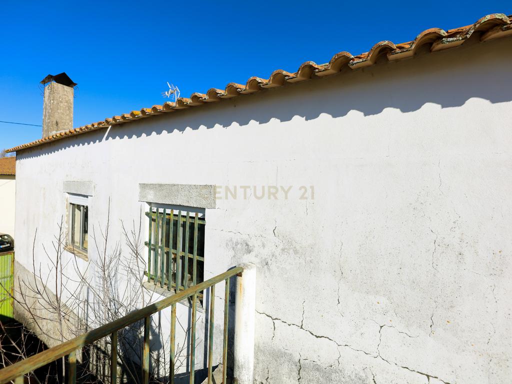 Moradia e anexos em Vila Cortês da Serra - Gouveia - Image 8