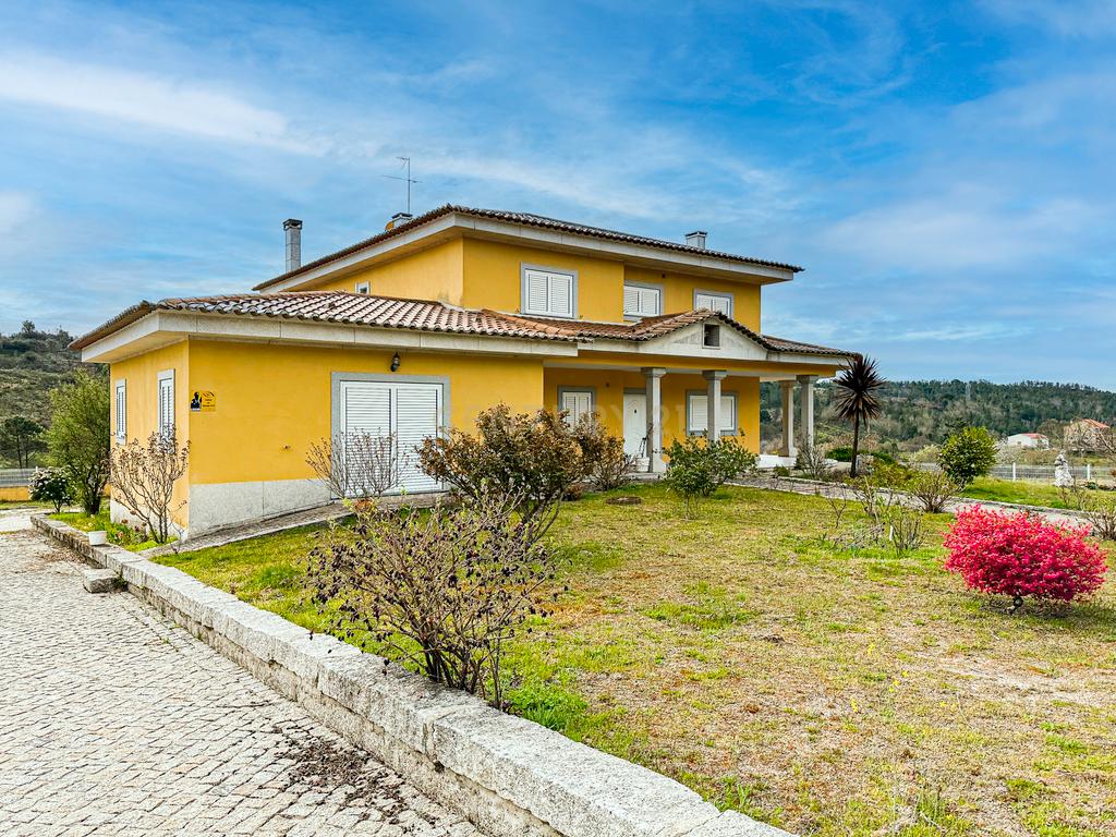Empreendimento - Quinta com 3,5ha (35.288m²) - Moradia T5, com amendoeiras e oliveiras. Vila Flor - Bragança - Image 4