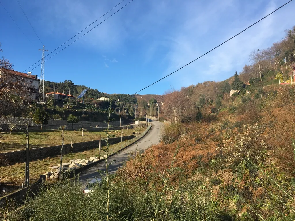 Terreno com 980m2 para construção - Image 1