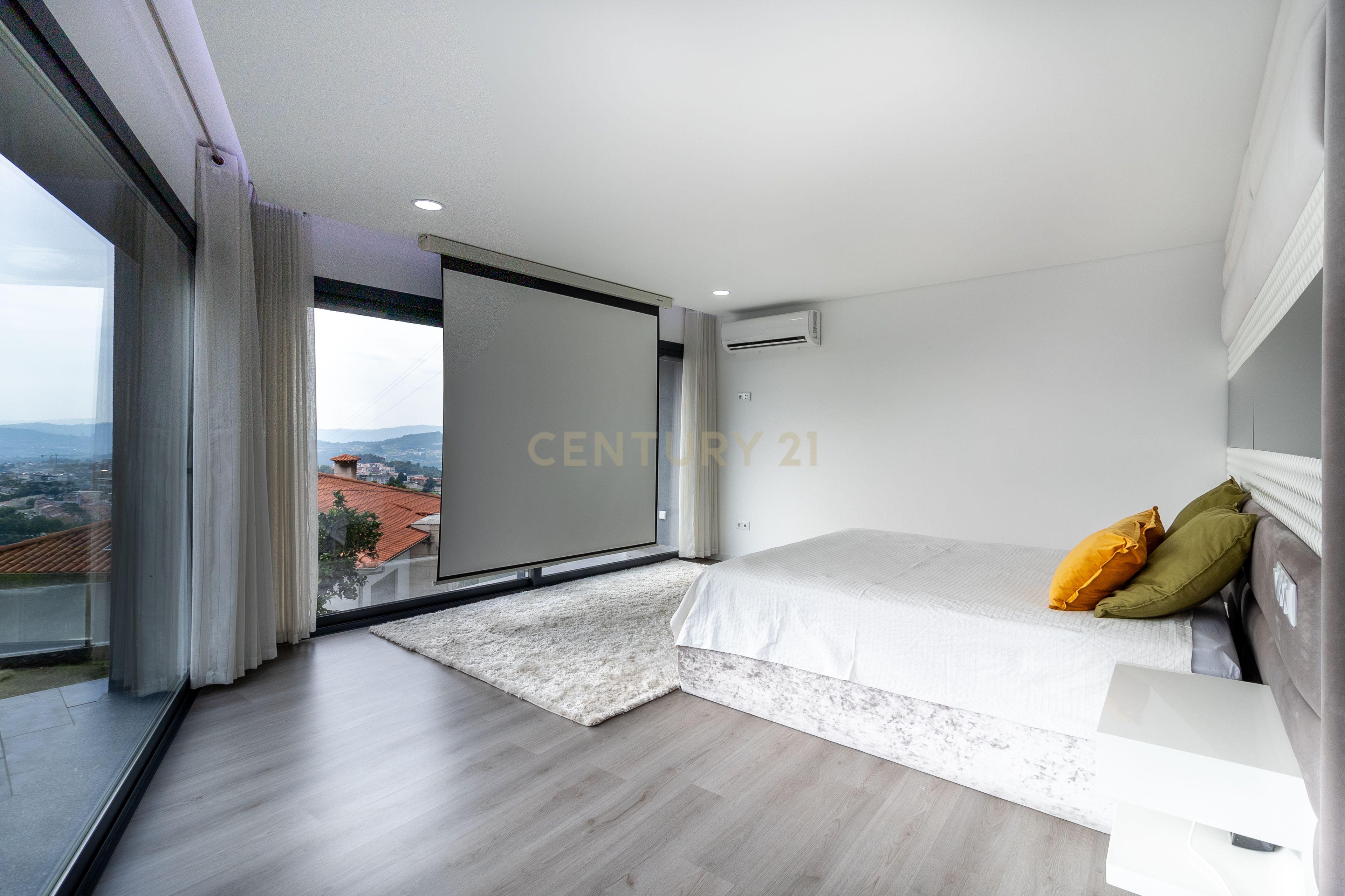 Moradia T3 + 1 Térrea, Individual com Piscina Vistas Panorâmicas em Mesão Frio - Guimarães - Image 33