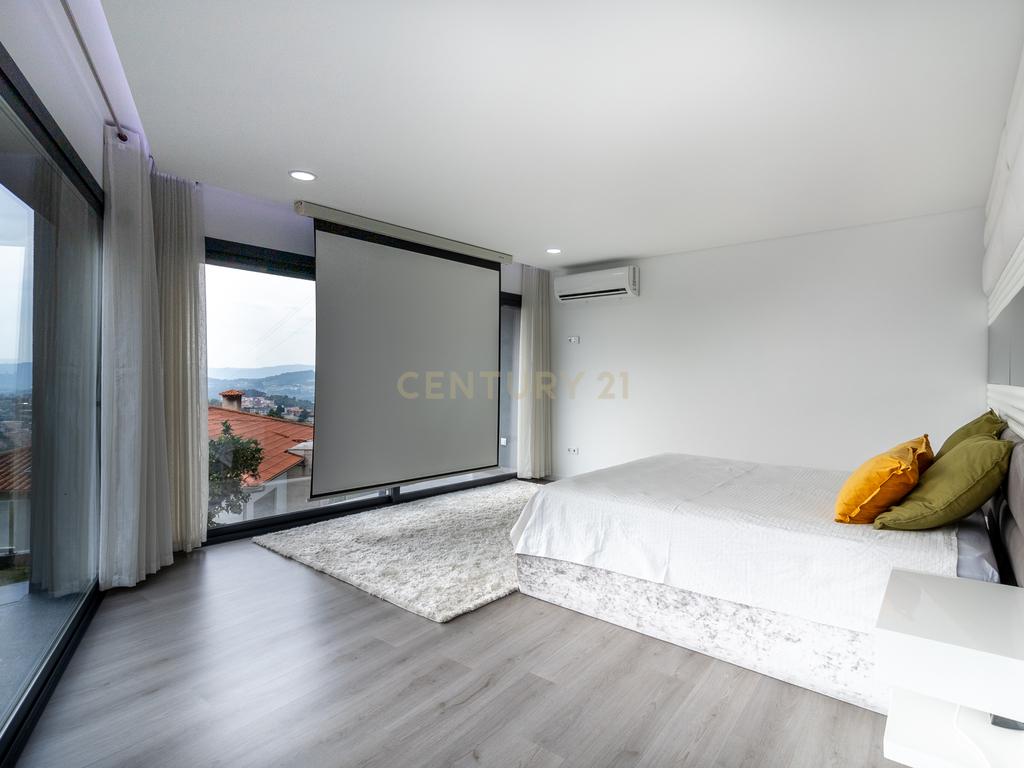Moradia T3 + 1 Térrea, Individual com Piscina Vistas Panorâmicas em Mesão Frio - Guimarães - Image 33