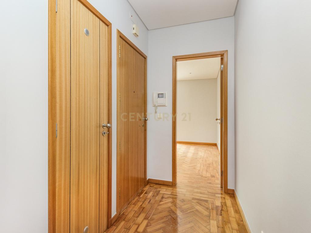 PRÉDIO DE OITO  FOGOS  DEVOLUTOS. TERRAÇO DE 100M2.  ALTO RENDIMENTO ANUAL. - Image 34