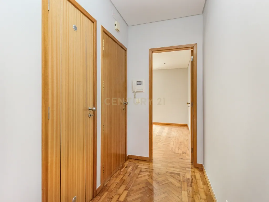PRÉDIO DE OITO FOGOS DEVOLUTOS. TERRAÇO DE 100M2. ALTO RENDIMENTO ANUAL. - Image 19