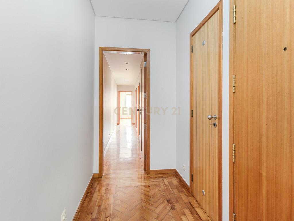 PRÉDIO DE OITO  FOGOS  DEVOLUTOS. TERRAÇO DE 100M2.  ALTO RENDIMENTO ANUAL. - Image 40