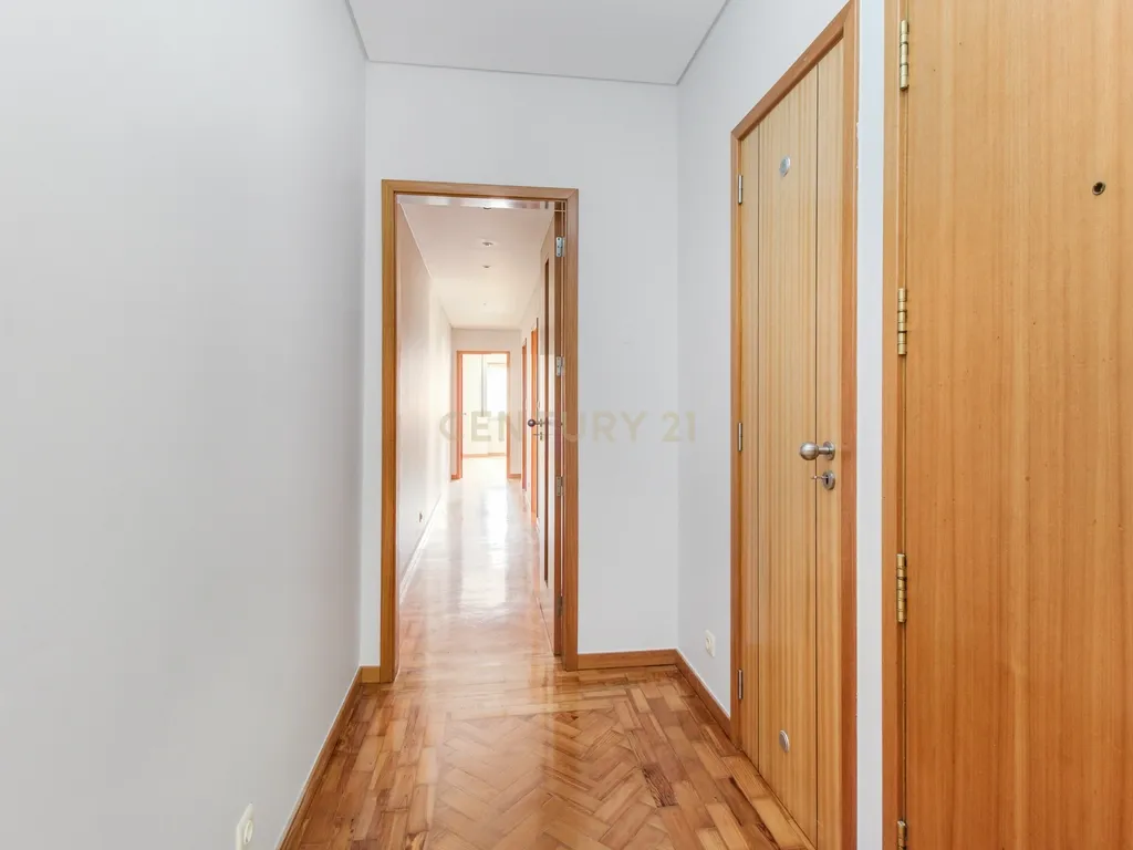 PRÉDIO DE OITO FOGOS DEVOLUTOS. TERRAÇO DE 100M2. ALTO RENDIMENTO ANUAL. - Image 40