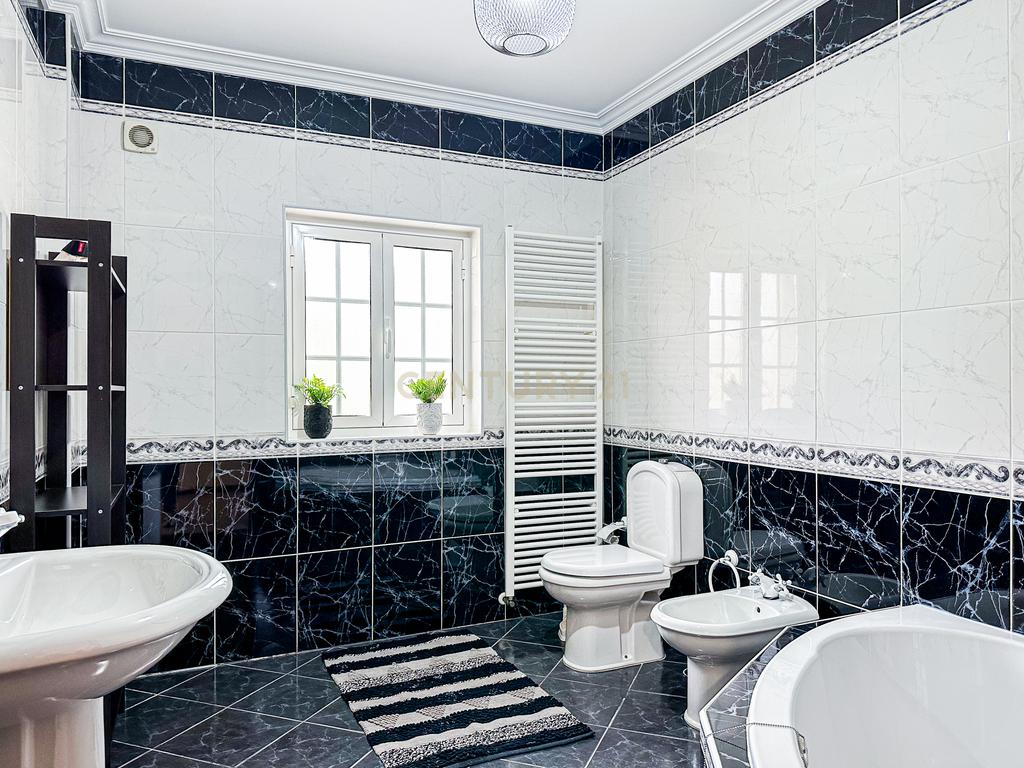 Empreendimento - Quinta com 3,5ha (35.288m²) - Moradia T5, com amendoeiras e oliveiras. Vila Flor - Bragança - Image 17