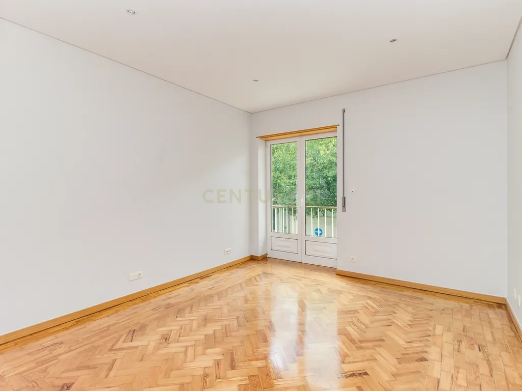 PRÉDIO DE OITO FOGOS DEVOLUTOS. TERRAÇO DE 100M2. ALTO RENDIMENTO ANUAL. - Image 25